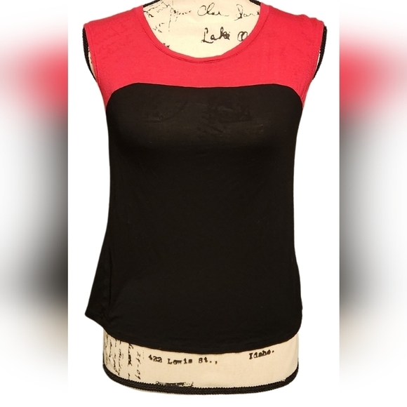 Forever 21 Tops - Forever 21 Color Block Sleeveless Blouse